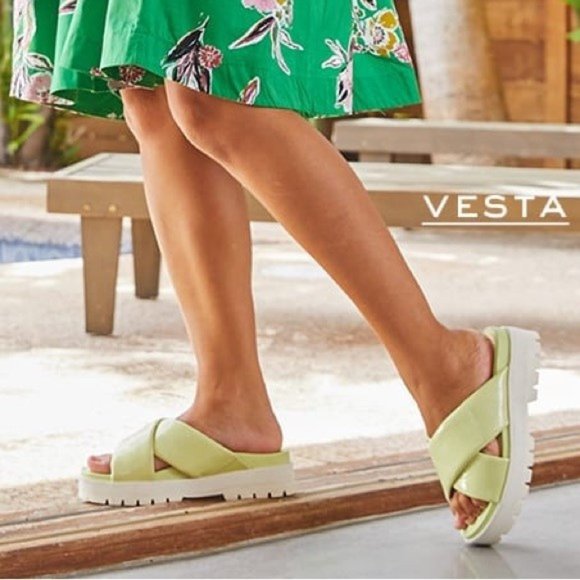 Vionic Vesta Sandals Patent Leather Crisscross Slip On Platform Pale Lime Size 9 - Picture 1 of 7
